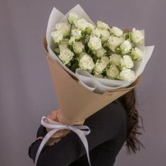 11 Кустовых белых роз